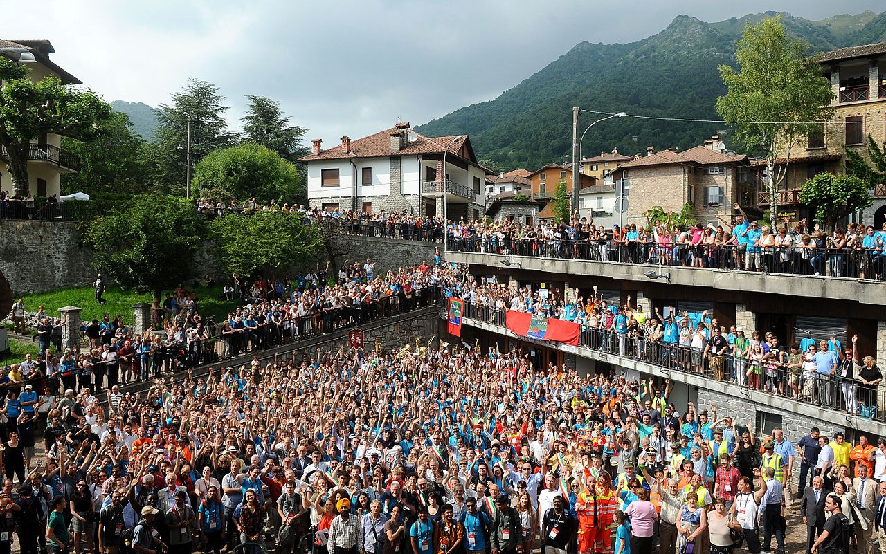 Wikimania_2016_-_group_photo_02